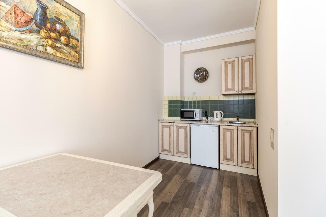 Opera House Apartment 3 Lviv Exteriör bild