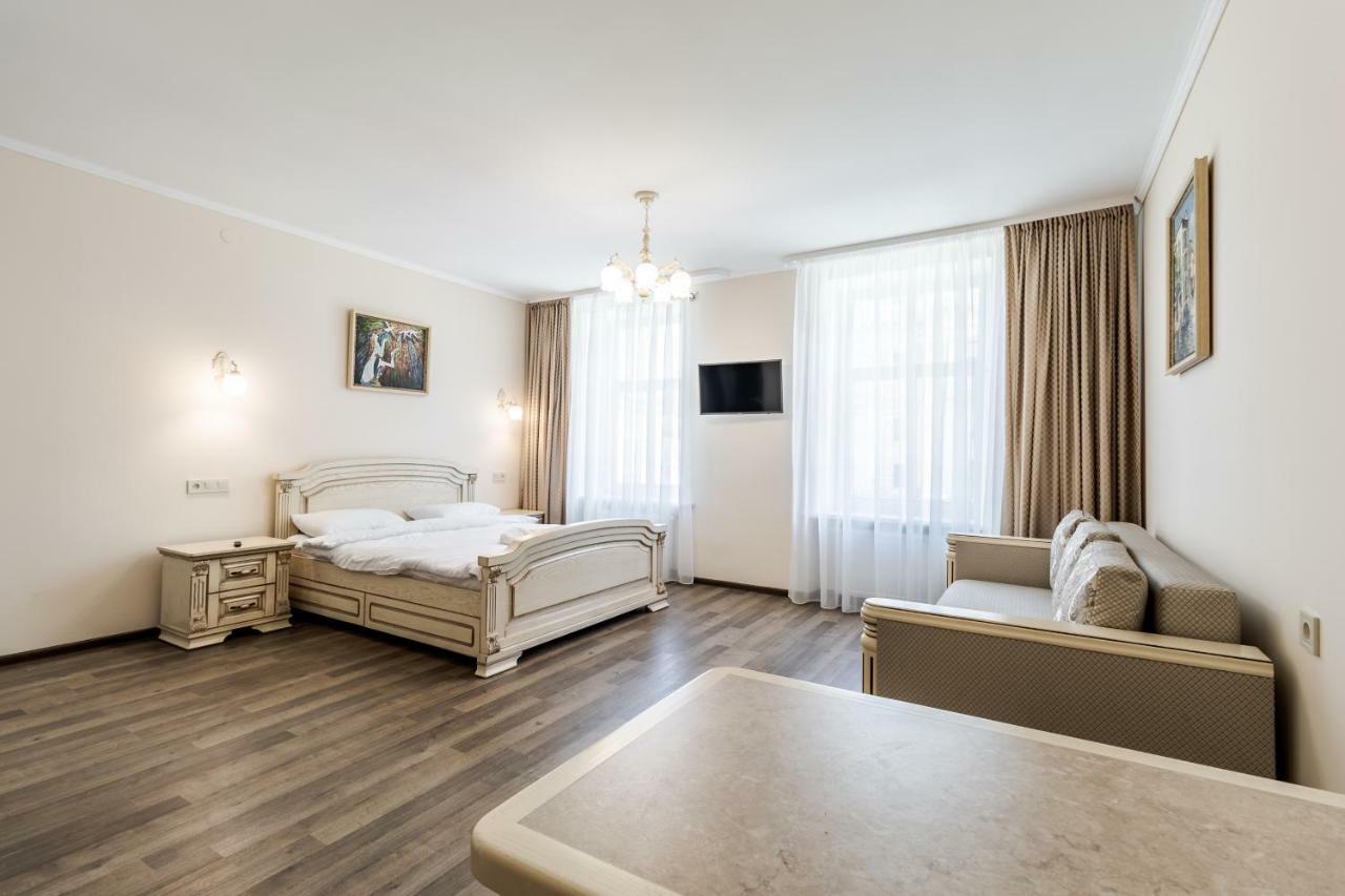 Opera House Apartment 3 Lviv Exteriör bild